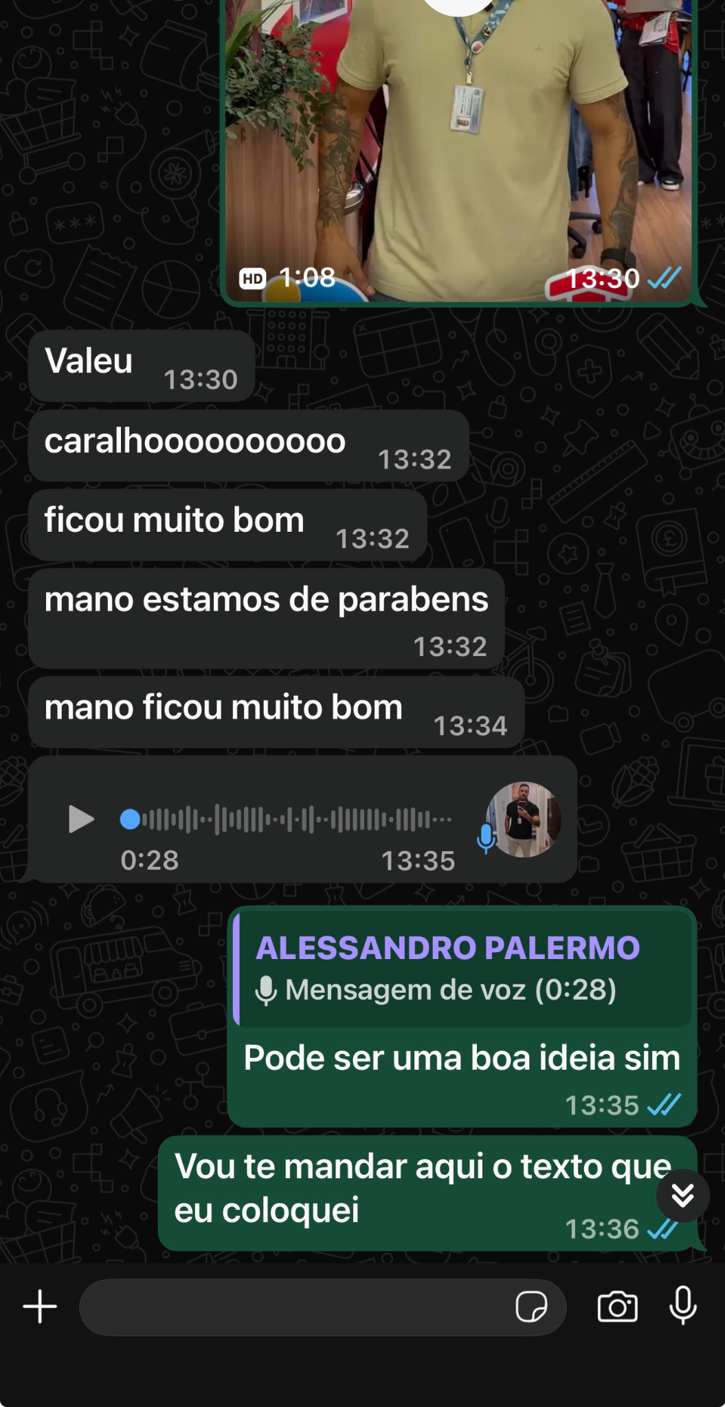 Depoimento de cliente com nomes ocultos sobre entrada de leads